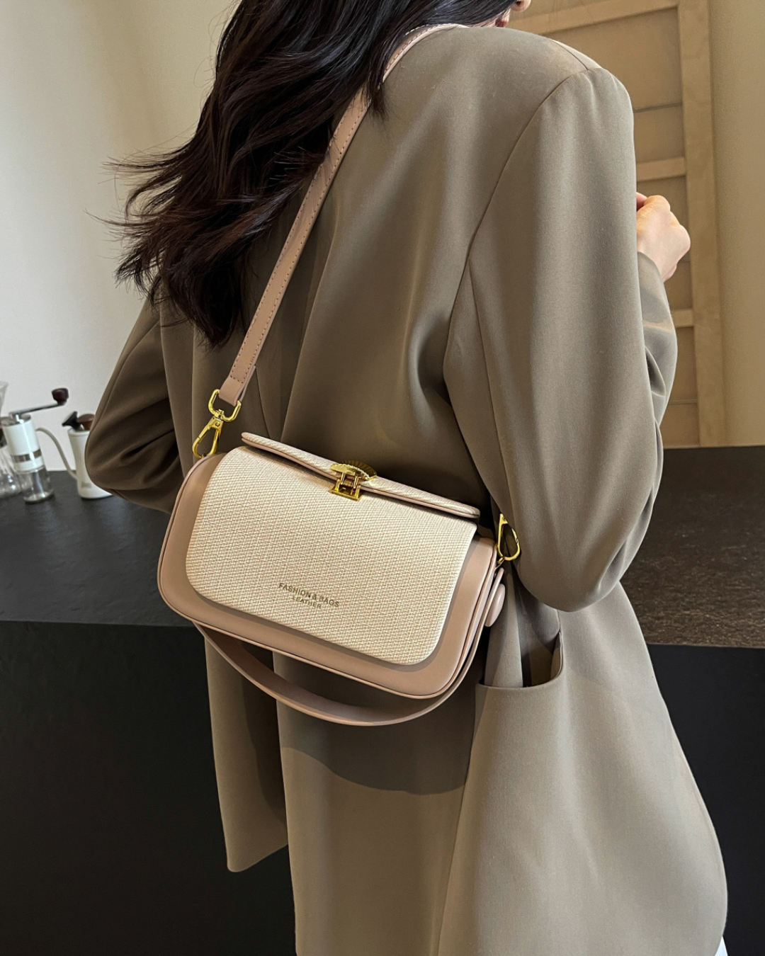 Bolsa transversal com aba de tecido colorido Retro II | Design elegante e funcional