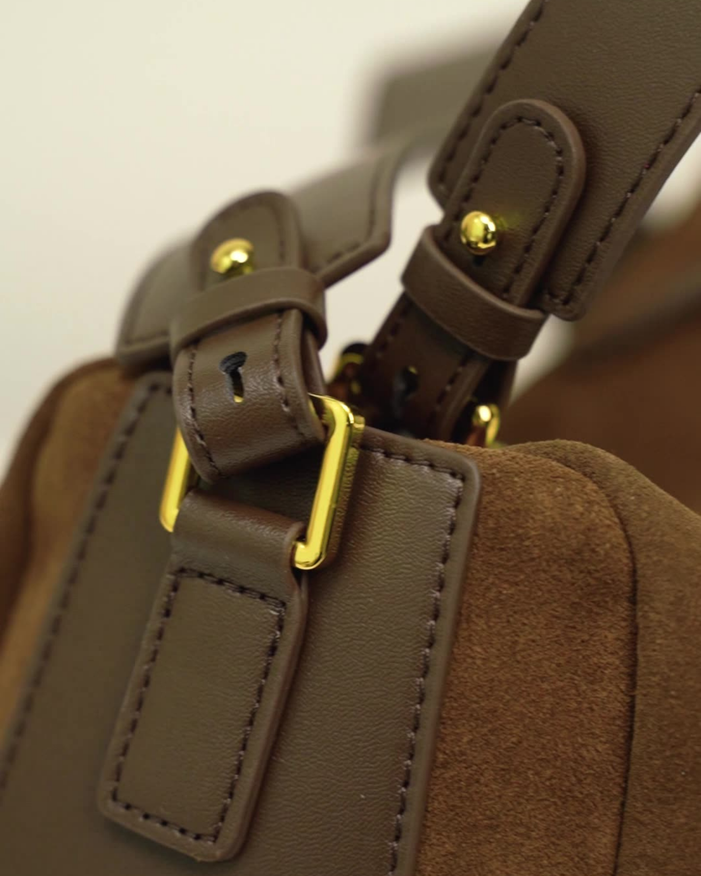 Bolsa de couro de luxo Sinced Suede – Grande volume, design minimalista, modelo com zíper