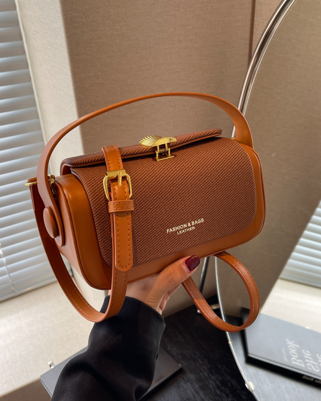 Bolsa transversal com aba de tecido colorido Retro II | Design elegante e funcional