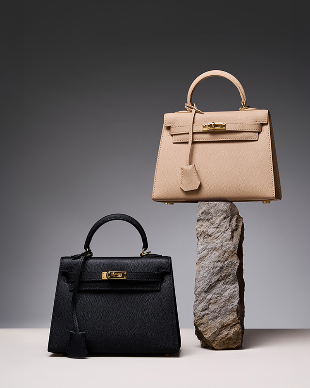 Bolsa de couro legítimo Class | Elegância com detalhes dourados
