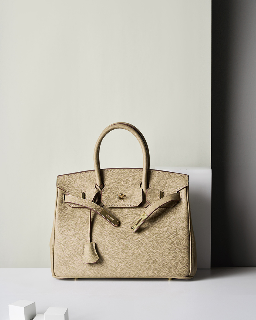 AURA Leather Bag | Modern and Elegant Design