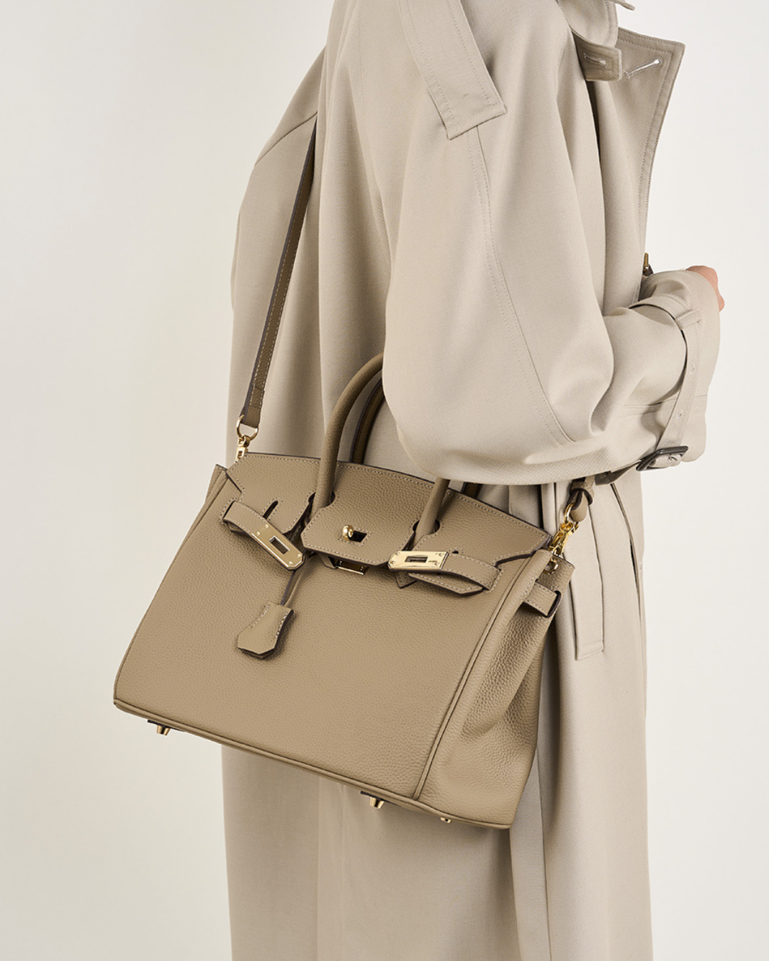 AURA Leather Bag | Modern and Elegant Design