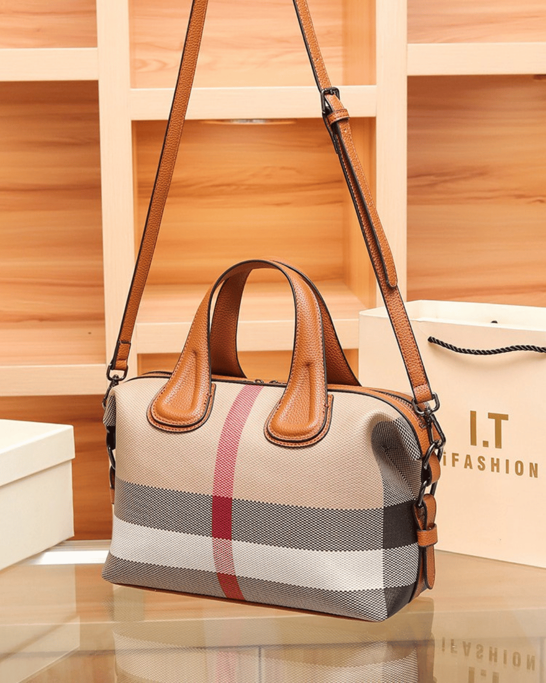 Bolsa de lona e couro xadrez | Design elegante e versátil