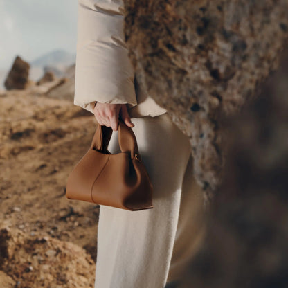 Bolsa Polene Numero em Couro | Design Elegante e Compacto